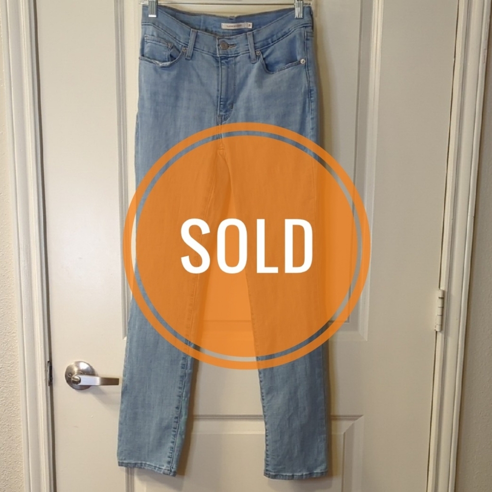 Levi's Women's Straight Leg Jeans in Light Blue